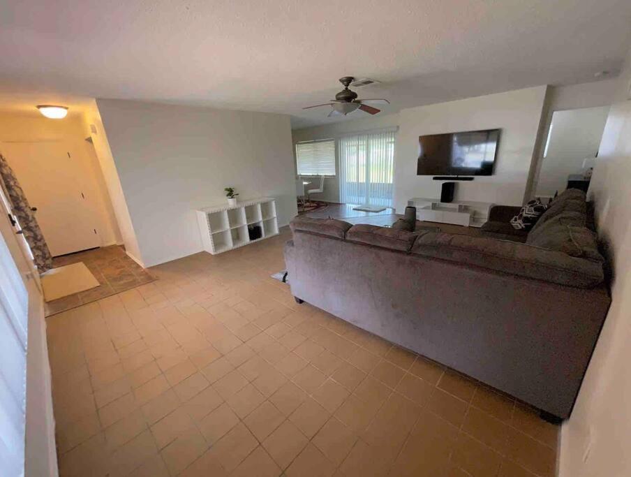 Lakeside Retreat - 3 Bedroom, 2 Bathroom House By The Holiday home Lakeland