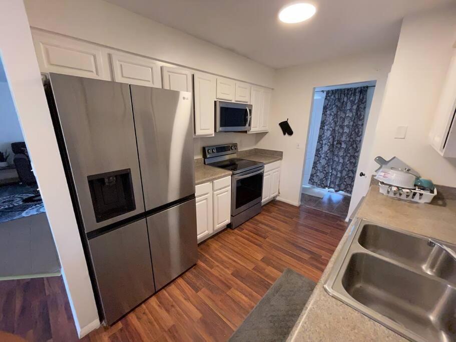 Lakeside Retreat - 3 Bedroom, 2 Bathroom House By The *