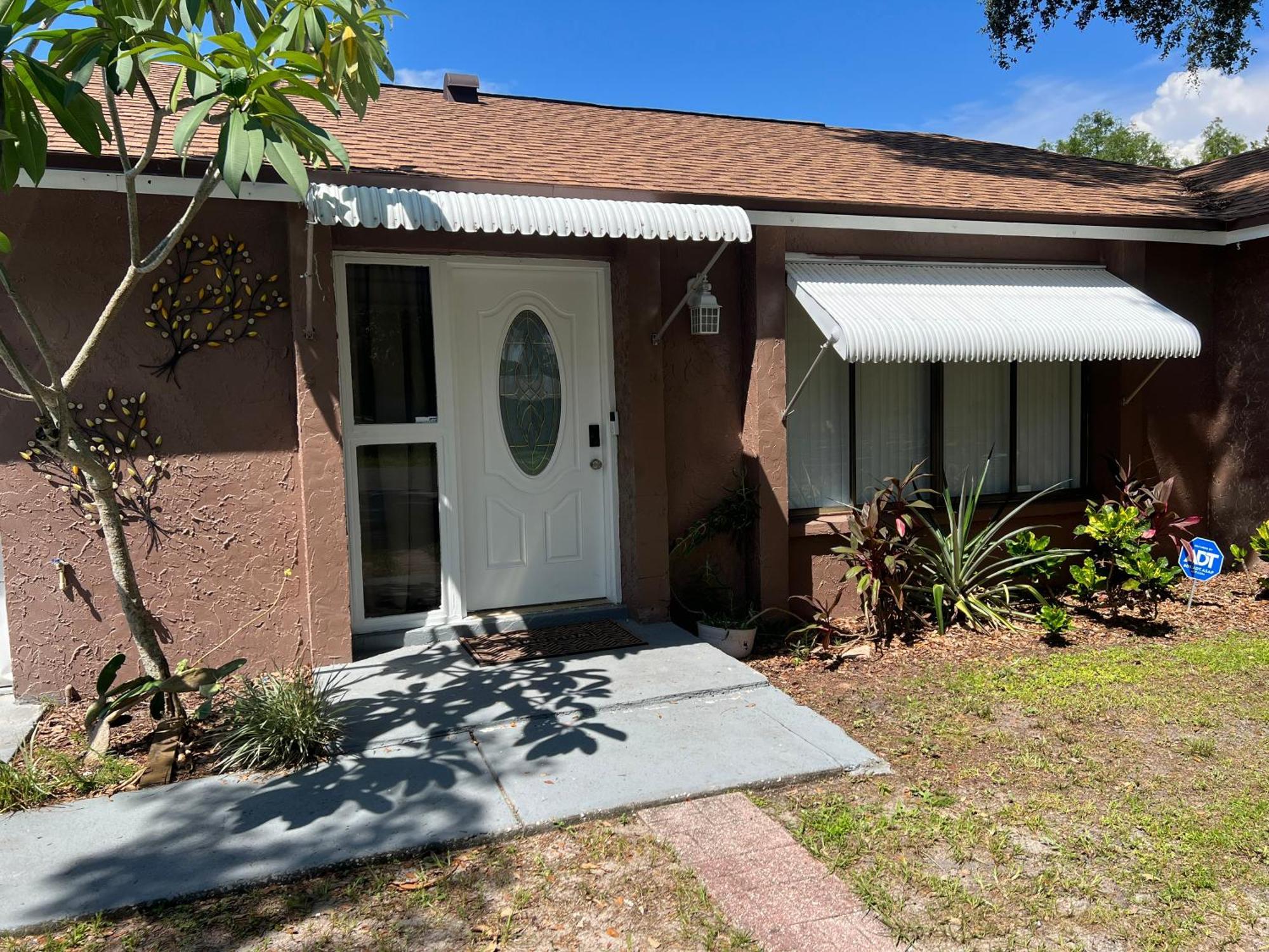 Lakeside Retreat - 3 Bedroom, 2 Bathroom House By The